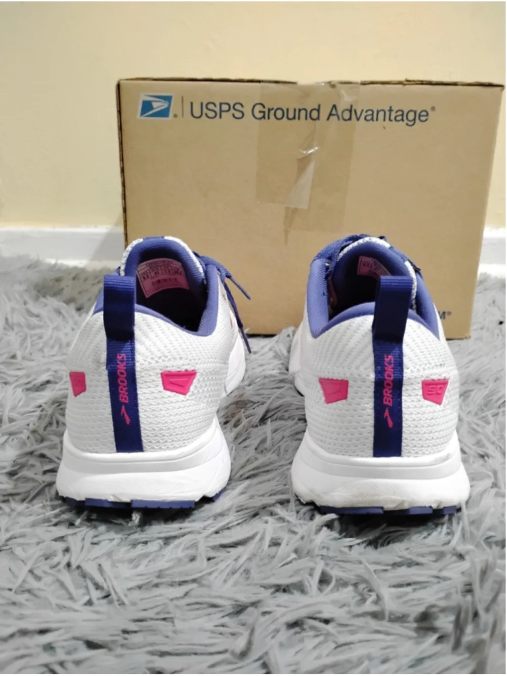 Brooks Revel 5 Womens Size 9.5 White Pink Athletic Sneakers 1203611B193